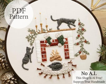 Könnte beinhalten: Gestickte Reifkunst mit einer Weihnachtsszene mit Kamin, Strümpfen, einem Weihnachtsbaum und zwei grauen Katzen. Der Text "PDF Pattern" und "No A.I. This Shop Is AI Free! Support True Handmade" sind ebenfalls sichtbar.