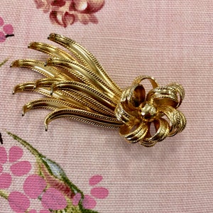 Vintage Ribbons and Bow Golden Brooch or Pin