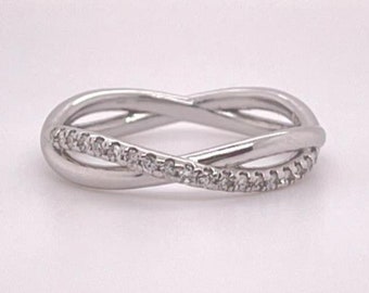 Anillo cruzado de oro blanco de 14 quilates con diamantes redondos naturales de 0,12 quilates, tamaño 4,75