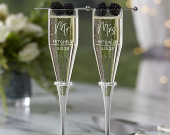 Engraved Wedding Champagne Flutes, Personalized Wedding Gifts, Gifts for Wedding Day, Personalized Wedding Flutes, Wedding Decor