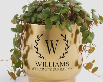 Personalized Gold Flower Pot with Initial – Custom Name Ceramic Planter – Elegant Plant Pot Gift for Mother’s Day