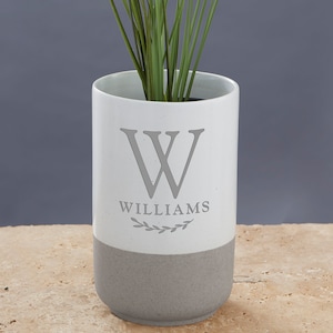 Family Laurel Personalized Monogram Cement Vase, Custom Flower Vase, Mother&#39;s Day Gift, Gift for Mom, Flower Vase