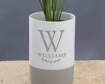 Family Laurel Personalized Monogram Cement Vase, Custom Flower Vase, Mother's Day Gift, Gift for Mom, Flower Vase