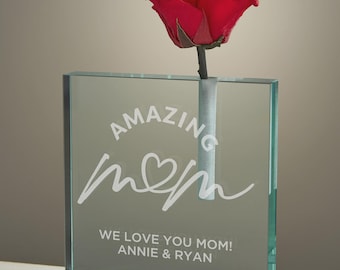 Personalized Bud Vase for Mom – Custom Etched Glass Vase – Mother’s Day Gift for Mom – Small Floral Keepsake Vase
