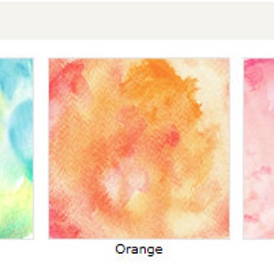 Pu&ograve; includere: Immagine che mostra tre opzioni di acquerello: blu, arancione e rosa. Ogni colore &egrave; presentato in un formato quadrato, mostrando la consistenza e la miscela dei colori ad acquerello. Il testo "Choose Watercolor:" &egrave; in alto.