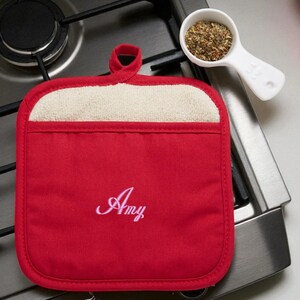 Personalized Pot Holder – Custom Kitchen Mitt – Embroidered Oven Mitt – Name Hot Pad – Gifts for Bakers – Housewarming Gift – Cooking Gift