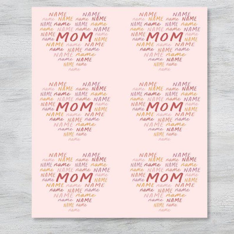 Puede incluir: Papel de regalo rosa imprimible con un patr&oacute;n repetido de la palabra "MOM" rodeada de la palabra "NAME" en varios tonos de rosa, naranja y marr&oacute;n.