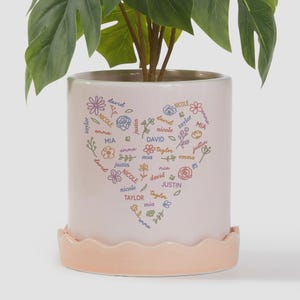 Personalized Blooming Heart Flower Pot – Custom Name Planter – Unique Pink Repeating Names Planter Pot – Mother's Day Flower Pot Gifts