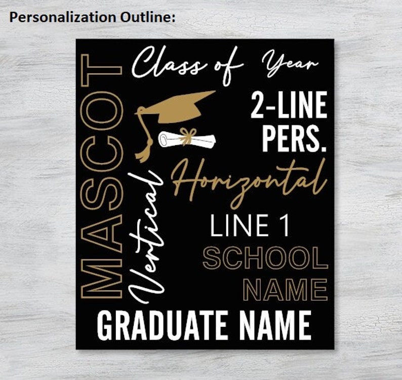 Peut inclure: Une pancarte de graduation noire et dor&eacute;e avec le texte "Class of Year", "MASCOT", "Vertical", "2-LINE PERS.", "Horizontal", "LINE 1", "SCHOOL NAME", et "GRADUATE NAME".