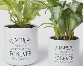 Personalized Growing Dreams Teacher Flower Pot – Custom Outdoor Planter Gift for Teacher – End of Year Teacher Appreciation Gift