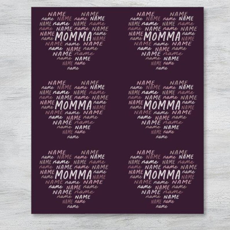 Puede incluir: Fondo morado con un patr&oacute;n repetido de la palabra "NAME" en texto blanco y la palabra "MOMMA" en texto rosa.