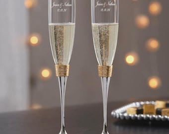 Personalized Gold Hammered Champagne Flute Set – Engraved Wedding Toasting Glasses – Elegant Bride and Groom Gift