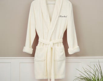 Personalized White Fleece Robe for Women – Embroidered Short Spa Bathrobe – Bridal Getting Ready Robe – Cozy Lounge Robe
