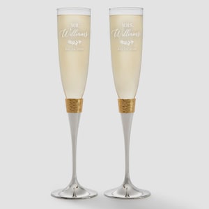 Personalized Gold Wedding Champagne Flute Set – Engraved Hammered Toasting Glasses – Elegant Bride and Groom Wedding Gift
