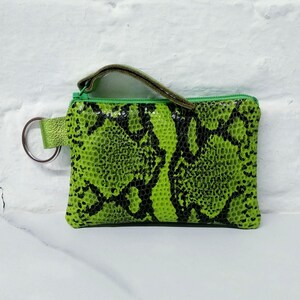 Cartera con cremallera de piel de serpiente, llavero, imitación de serpiente verde lima, tarjetero, monedero, minibolso, regalo para preadolescentes y adolescentes, menores de 50 años, regalo hecho a mano.