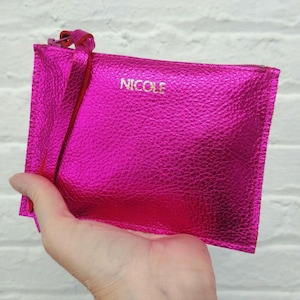 Bolsa de cuero metalizado rosa fuerte de 4" X 6", personalizada, fucsia, magenta, monedero con borde sin rematar, billetera con cremallera, maquillaje, regalo hecho a mano para ella
