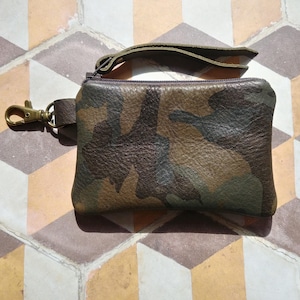 Cartera con llavero de cuero, bolsa de camuflaje con clip de latón antiguo, cremallera, monedero con cremallera, minibolsa, militar, ejército, unisex, regalo por menos de 50 dólares