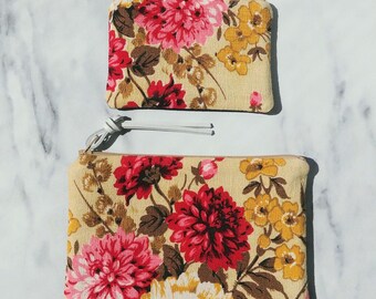 Vintage stoffen etui met bloemenprint, 4 maten, rood, roze, goud, barkcloth, gerecycled katoenen tasje met rits, make-uptasje, portemonnee met rits, shabby chic, nostalgisch