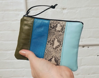 Bolsa de cuero suave, 4" X 6" en color oliva, turquesa, serpiente, patchwork, reciclada, desperdicio mínimo, bloques de color, monedero, billetera con cierre, forrada