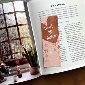 Treat Yo Shelves Bookmark, Gold Heart Paper Bookmark, Bookish Gift