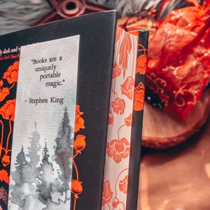 Marcapáginas con cita literaria en acuarela, "Los libros son una cita mágica y única para llevar", impresión de bosque en acuarela, regalo para amantes de los libros, idea para un club de lectura. imagen 3