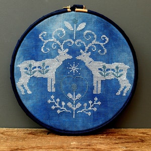 NORDIC DEER . PDF Cross stitch charts / pattern.