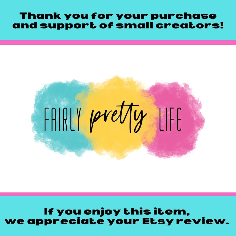 Op de afbeelding: Een grafisch ontwerp met de tekst "FAIRLY pretty LIFE" in zwarte letters op een achtergrond van drie aquarel-achtige cirkels. De cirkels zijn blauw, geel en roze.