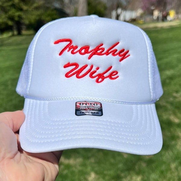 WHITE/BLACK HAT - TROPHY WIFE