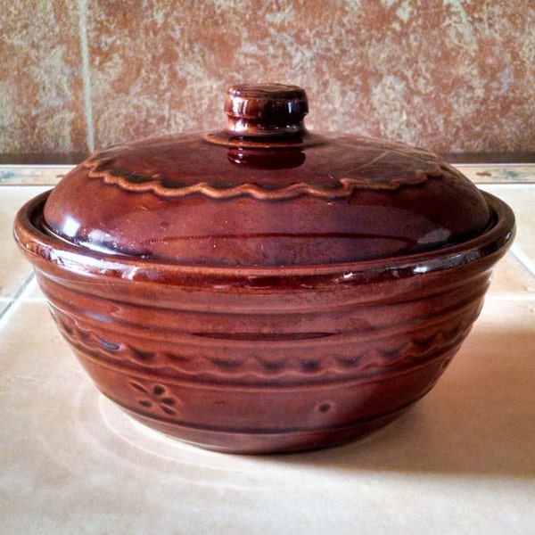 Brown Stoneware Covered Casserole Dish - Mar Crest 1 1/2 Quart with Daisy Dot Design