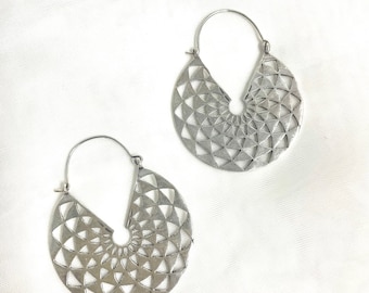 Dainty & Delicate Medium