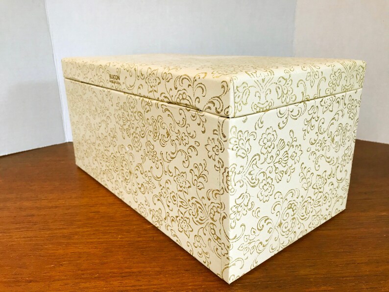 1960/'s Buxton Jewellery Box Lift Top Lid Satin and Flocked Lining Vintage Jewel Box Gilded Floral Large 4-Tier Jewel Holder 2 Drawers