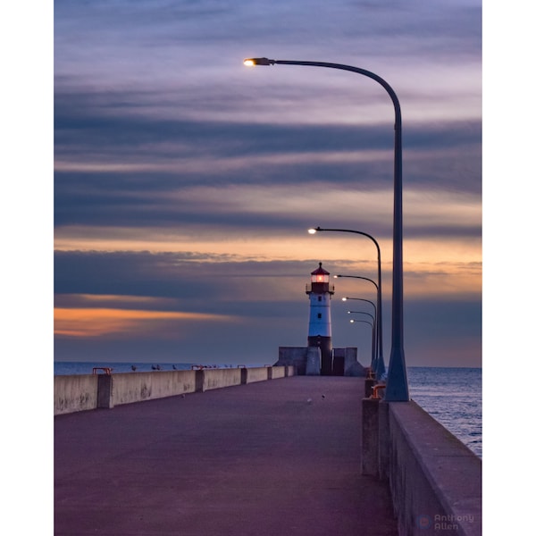 Duluth North Harbor Pier Lighthouse