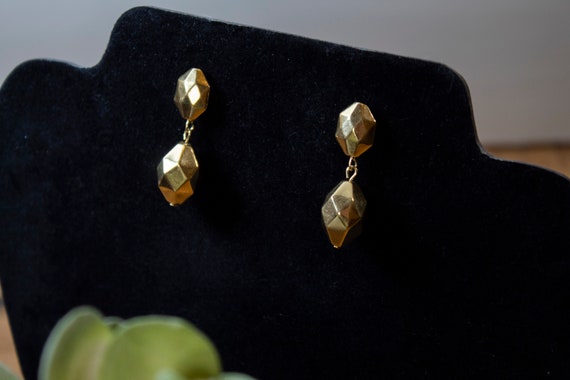 Vintage Avon Gold Faceted Teardrop Dangle Earrings - image 7