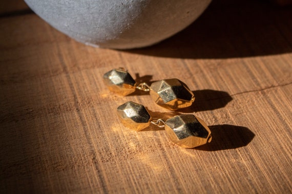 Vintage Avon Gold Faceted Teardrop Dangle Earrings - image 4