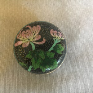 Small Cloisonné two piece box, black background with pink spider mums with foliage, edged with turquoise scallops and gold wire