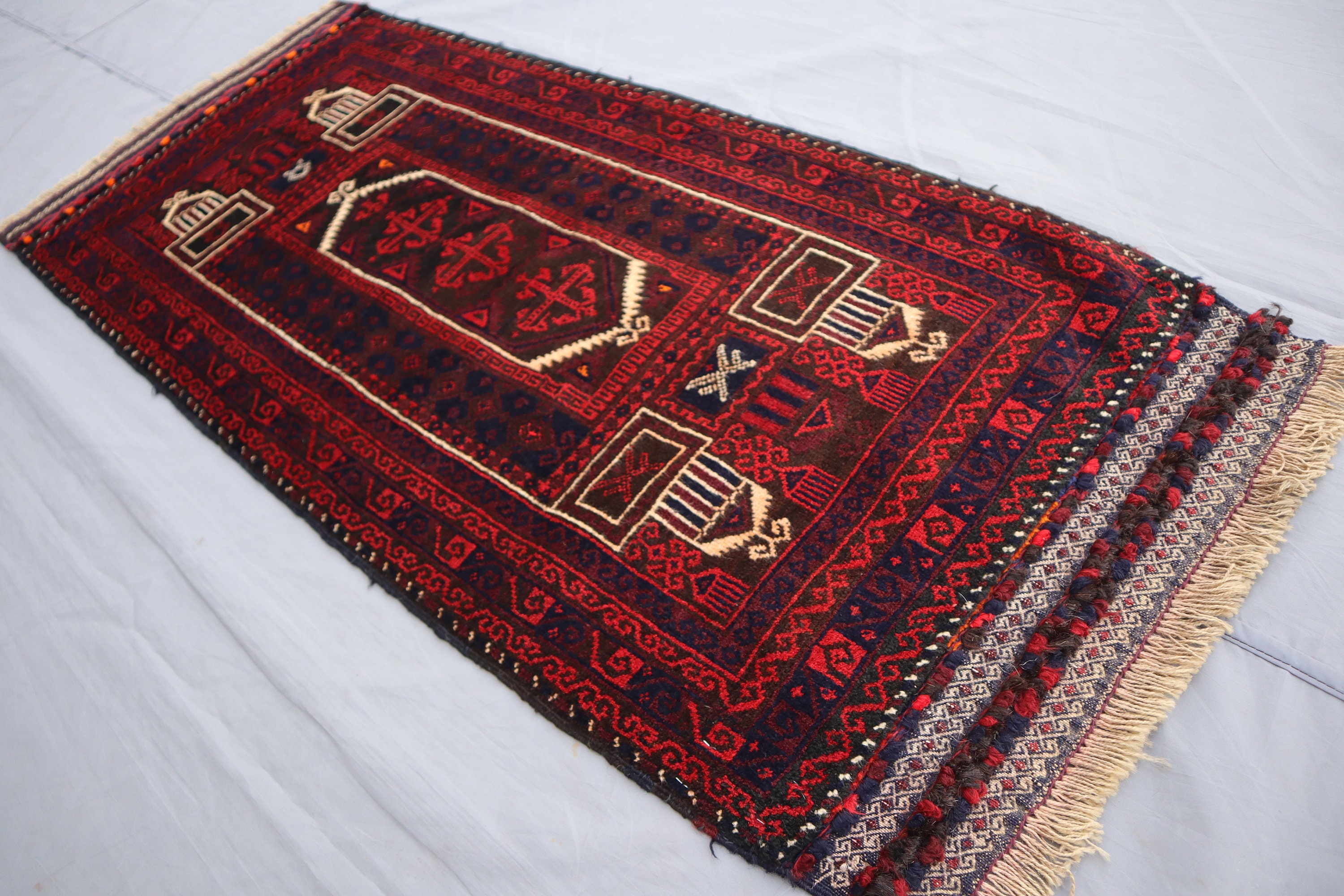 1'10x3'8 フィート ユニークなヴィンテージラグ、アフガニスタンの