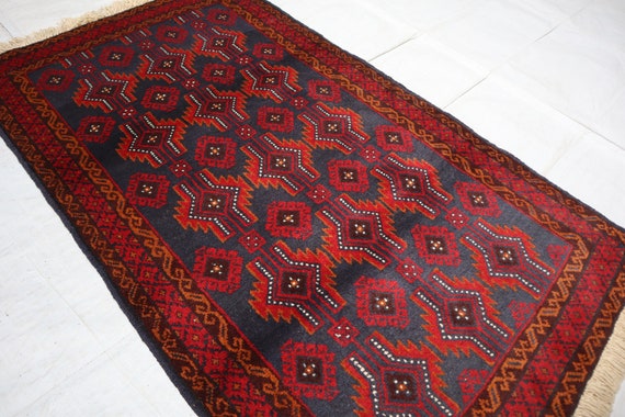 赤いウールラグ 幾何学模様 フリンジ付き トライバルラグ ウール製