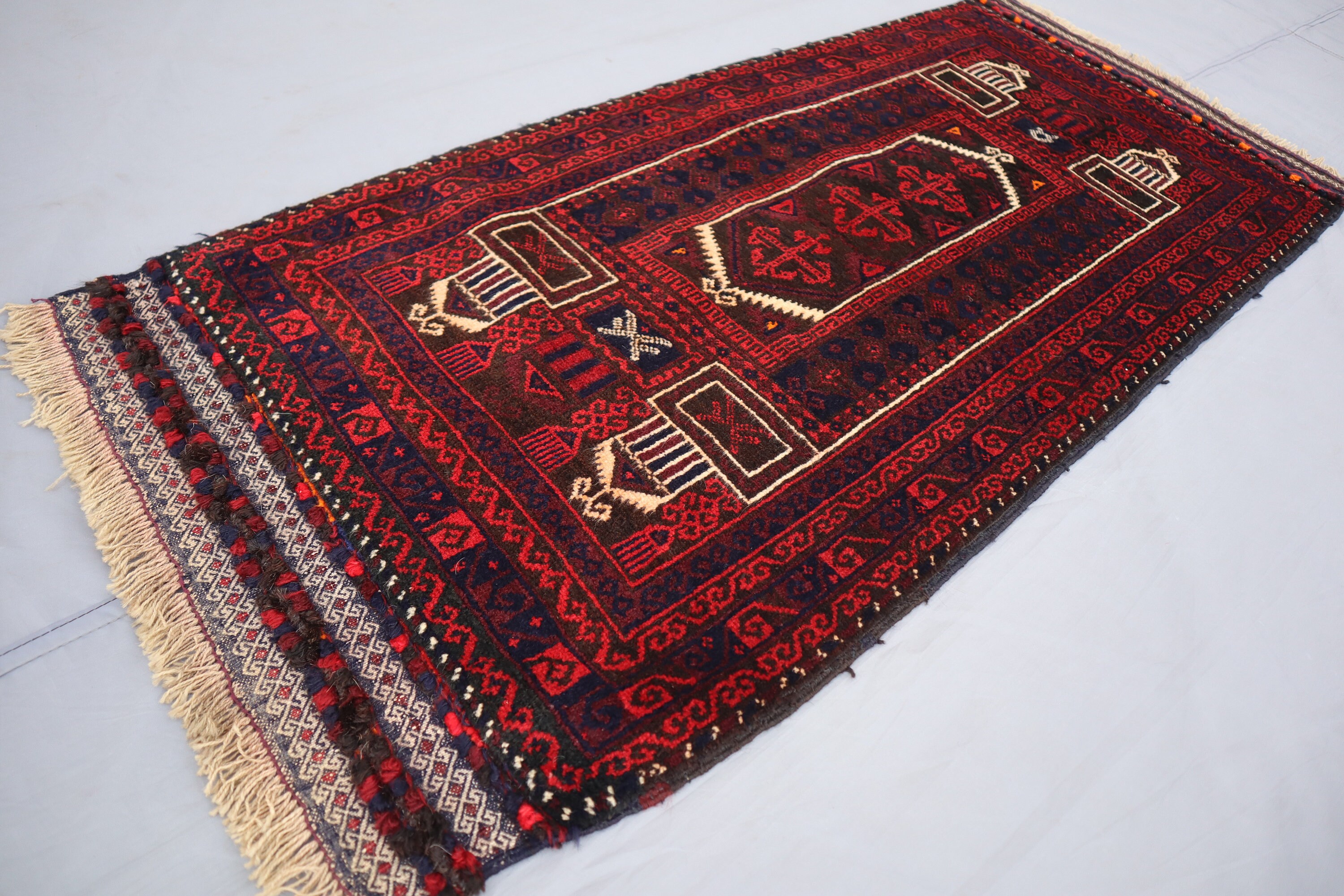 1'10x3'8 フィート ユニークなヴィンテージラグ、アフガニスタンの