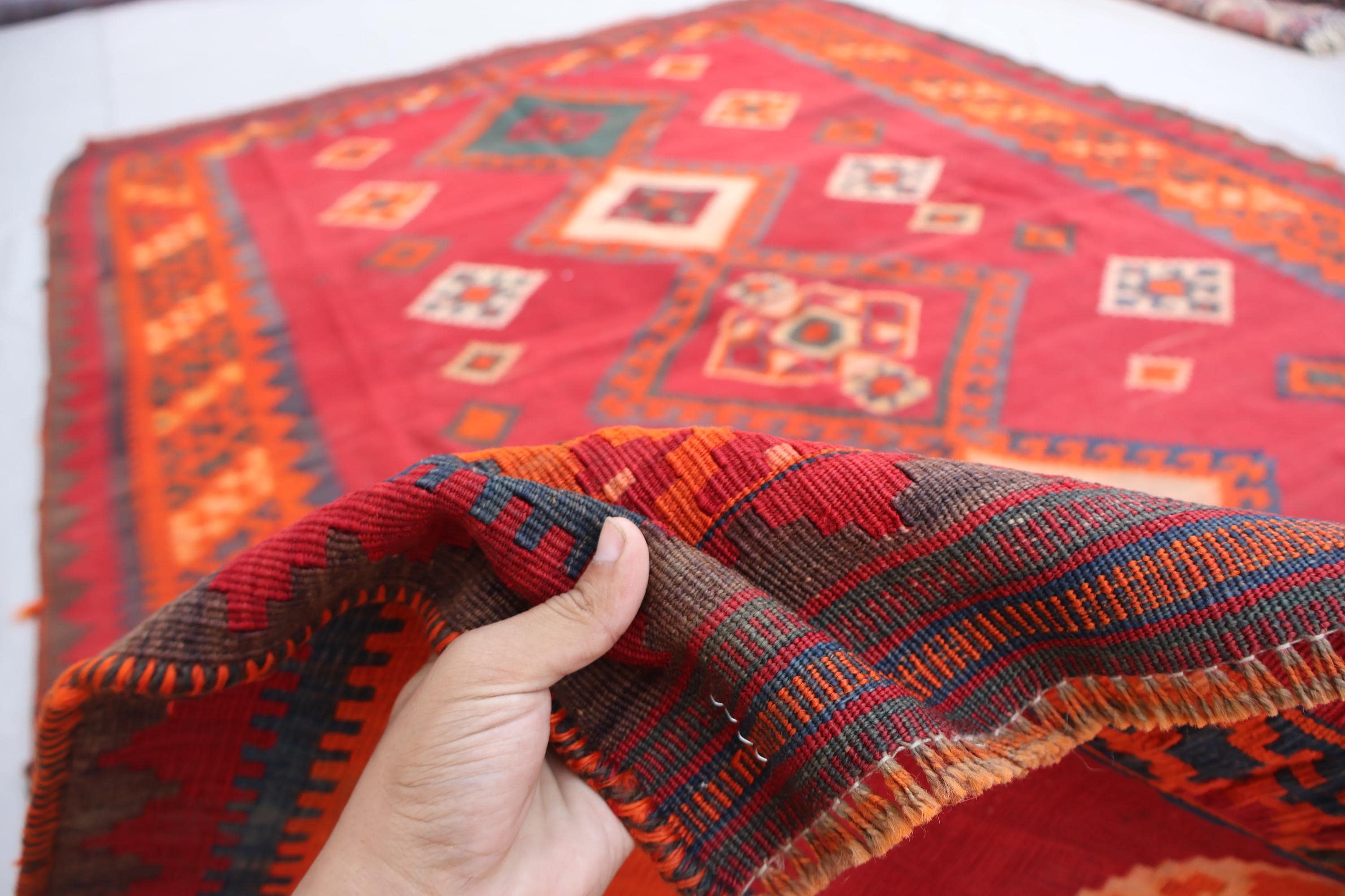 7 x 9 フィートのアンティーク キリム ラグ、赤 ヴィンテージ 色あせ