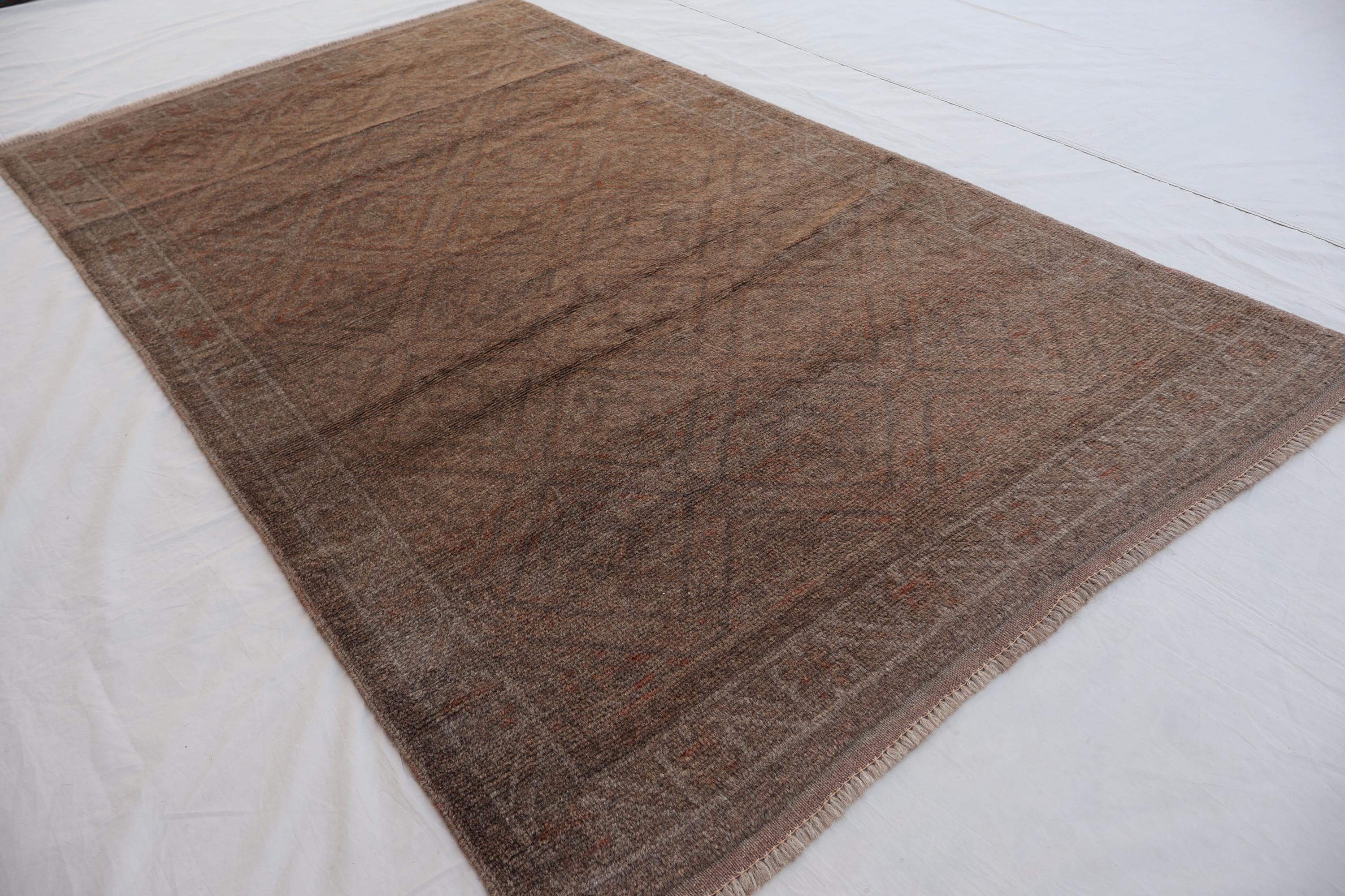 4x7'5 フィートのブラウン ヴィンテージ ラグ、アフガニスタン