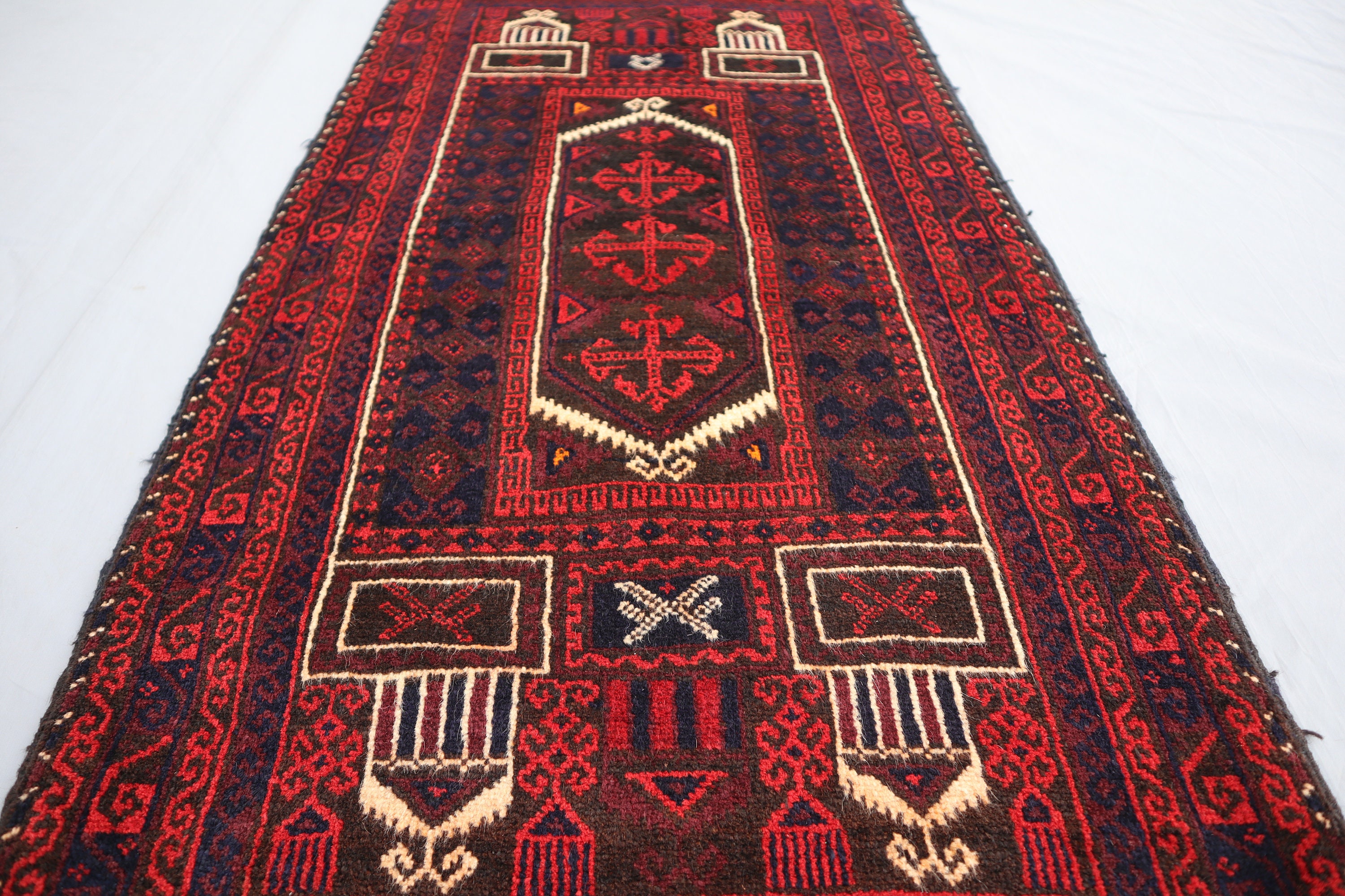 1'10x3'8 フィート ユニークなヴィンテージラグ、アフガニスタンの