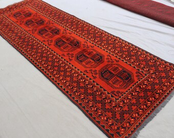 Tapis de coureur rouge design caucasien Rugstc 2,5 x 9 Senneh, noué à