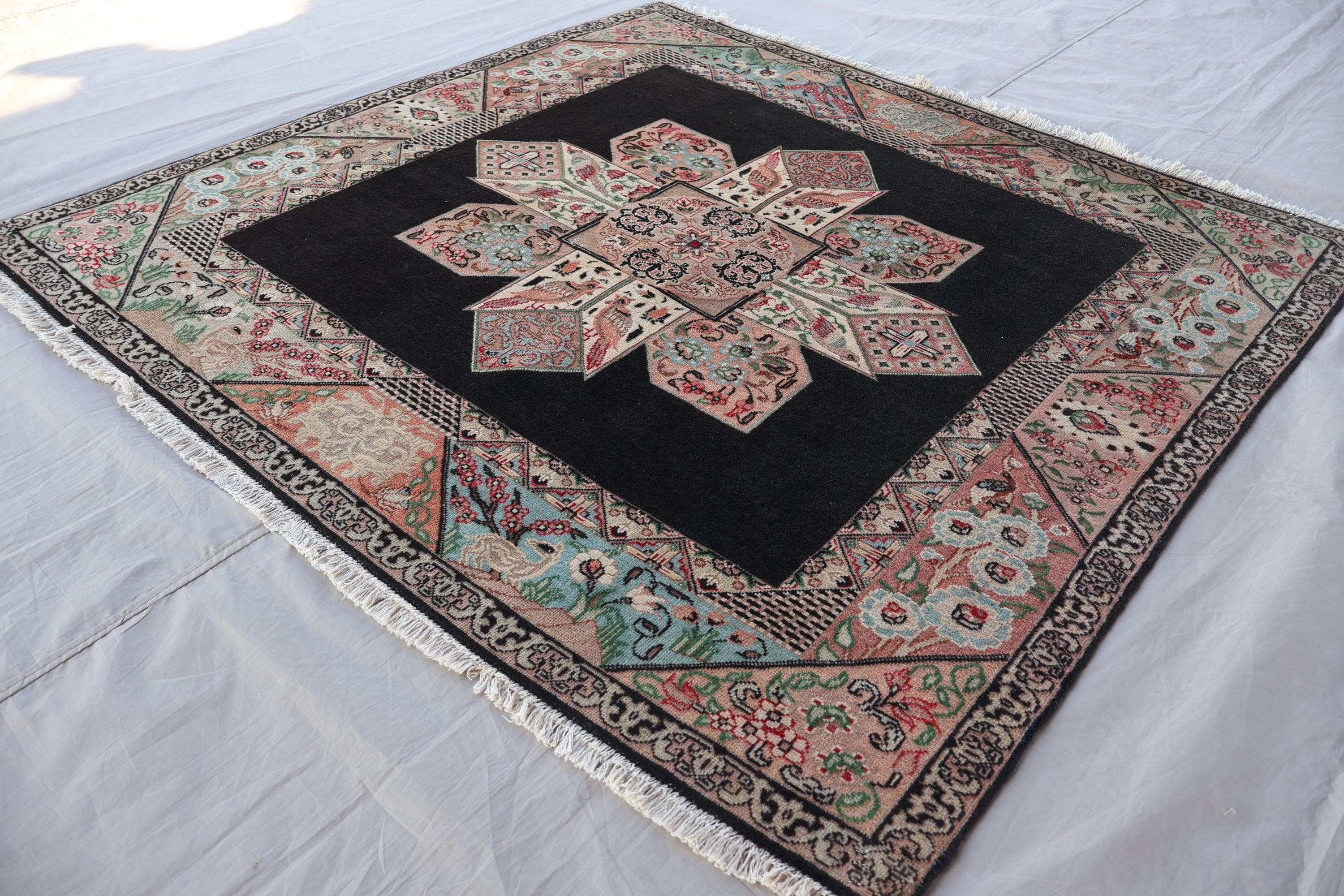 5x5 ヴィンテージ スクエアラグ ブラック 絵画的 トルコ風 メダリオン