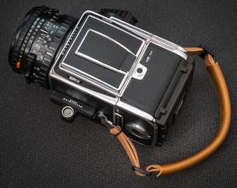 Mamiya 645E 中判カメラ ストラップ＆予備フォルダー付 初めての中判
