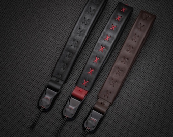 Wrist strap compatible with Peak Design anchor