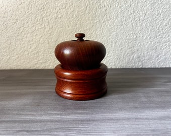 Vintage Nissen Denmark Pepper Mill Teak Integrated Salt Shaker, Mid-Century, 1960s, Design Richard NISSEN Langaa