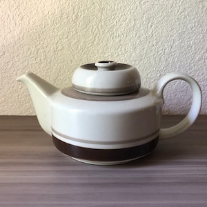 Vintage Arabia Finland Pirtti Teapot, vintage Mid Century Scandinavian design, Ulla Procopé, handpainted