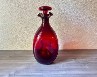 Vintage Mid Century Red Pinched Glass Decanter by Blenko, Mid Century American Glass Art, Winslow Anderson Red Pinched Decanter With Stopper