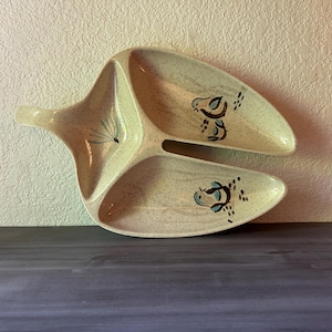 Vintage Red Wing Bob White bird pottery relish dish, mid-century mod painted bird design