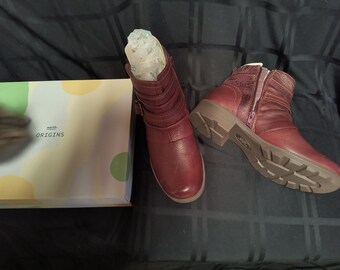 Earth origins ankle boot (new in box)